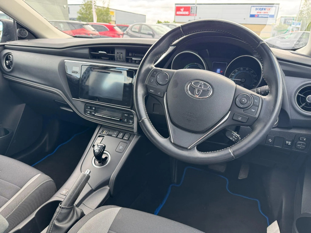 Toyota Auris 1.33 Vvti Active Red #16