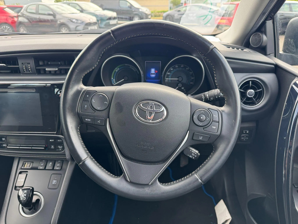 Toyota Auris 1.33 Vvti Active Red #17