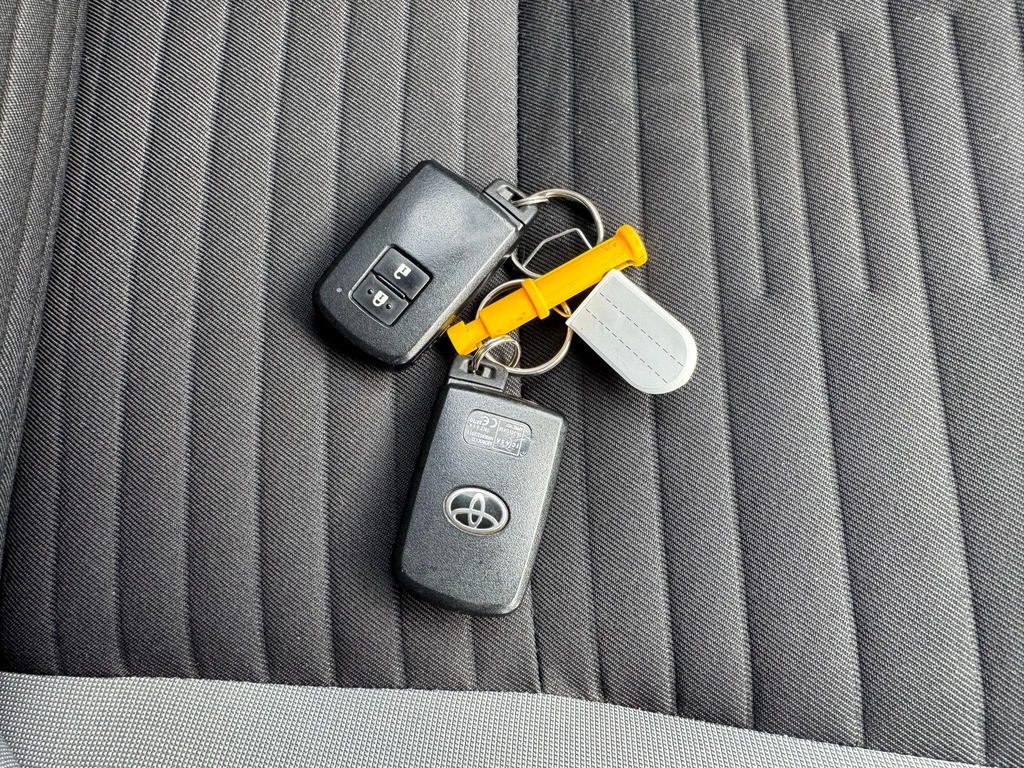 Toyota Auris 1.33 Vvti Active Red #20