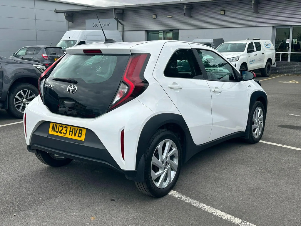 Toyota Aygo X 1.0 Vvt-i Pure  #2
