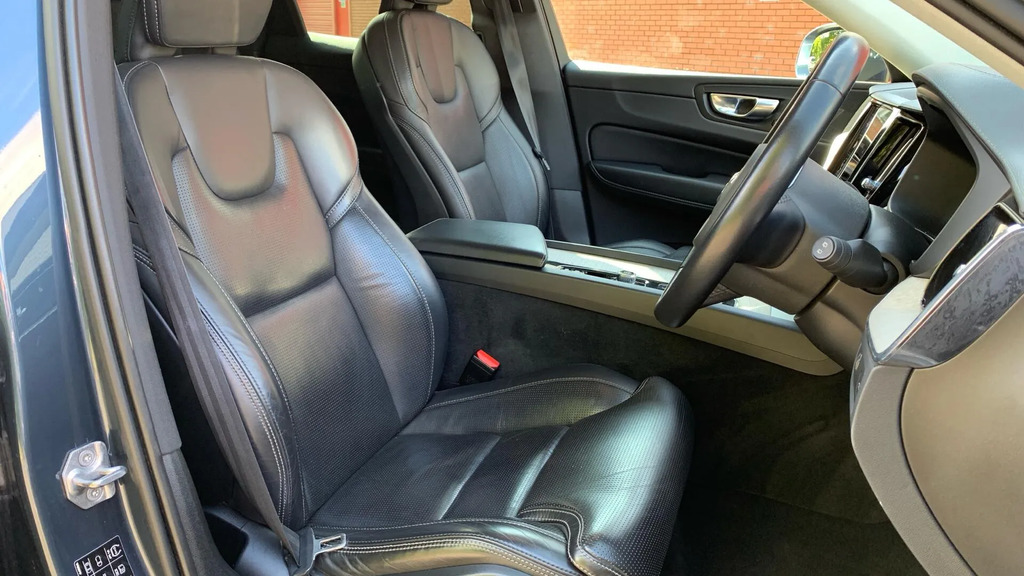 Volvo XC60 Xc60 R-design B5 Mhev Awd Black #30