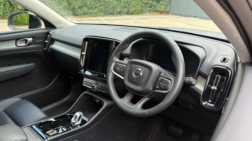 Volvo XC40 Ultimate Dark B3 163 Hp  #4