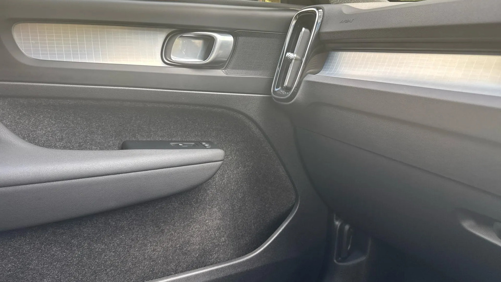 Volvo XC40 2.0 B4p Ultra Dark Blue #26