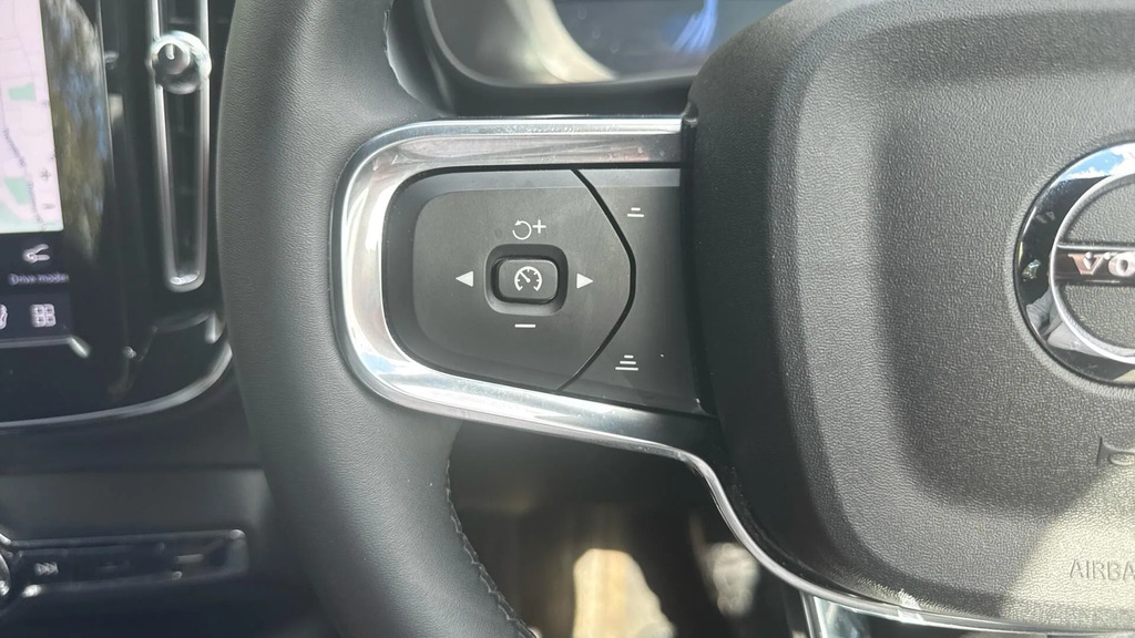 Volvo XC40 2.0 B4p Ultra Dark Blue #19
