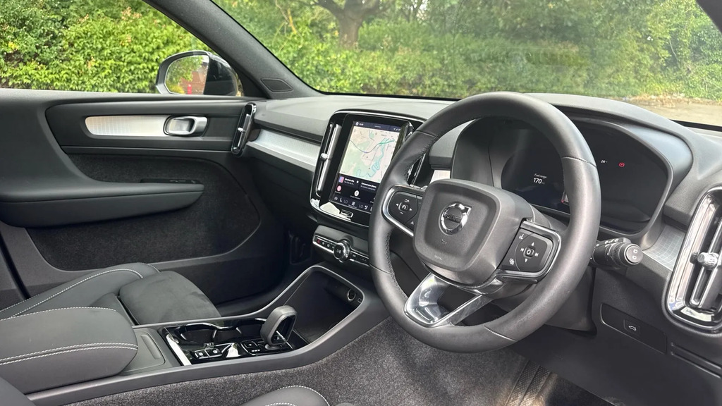 Volvo XC40 2.0 B4p Plus Dark  #4