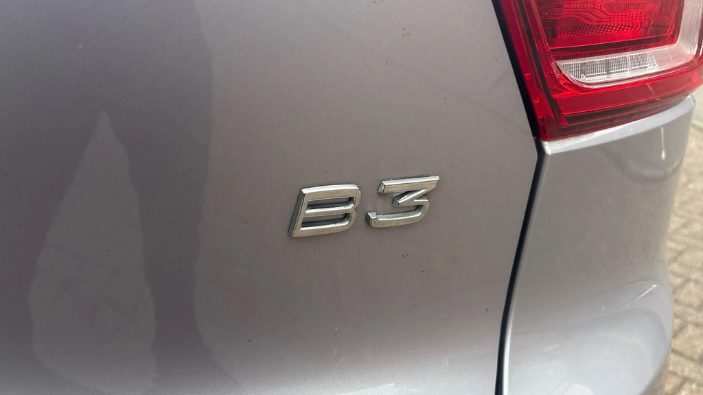 Volvo XC40 Plus Pro B4 Mild Hybrid Dark Blond Leather #18