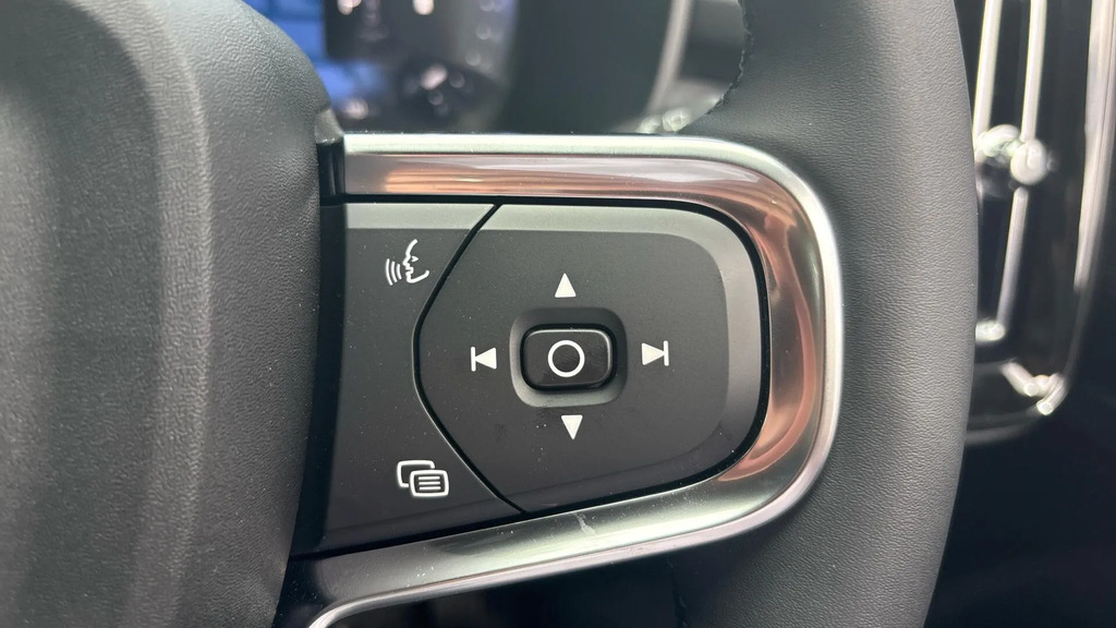 Volvo XC40 Plus Pro B4 Mild Hybrid Dark Blond Leather #33