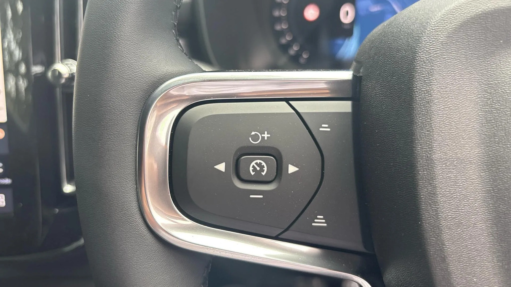 Volvo XC40 Plus Pro B4 Mild Hybrid Dark Blond Leather #32