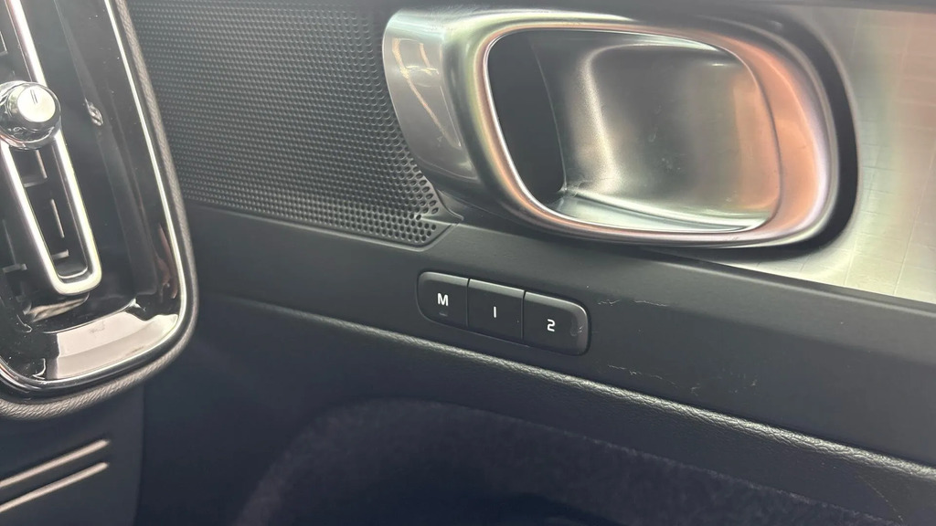 Volvo XC40 Plus Pro B4 Mild Hybrid Dark Blond Leather #27