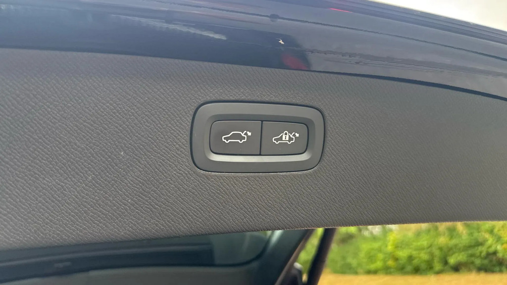 Volvo XC90 T8 Recharge Plus Dark Grey #33