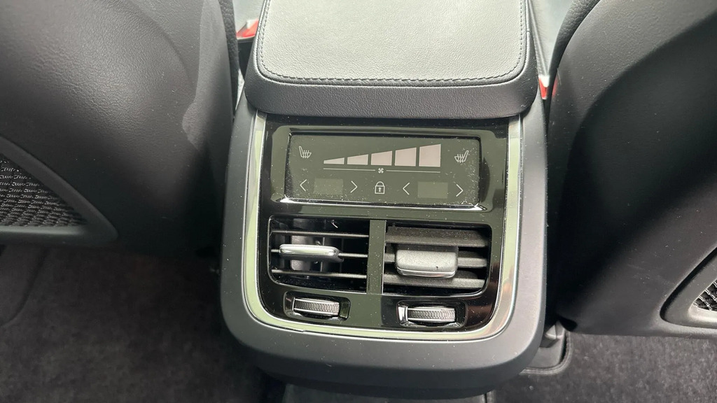Volvo XC90 T8 Recharge Plus Dark Grey #37