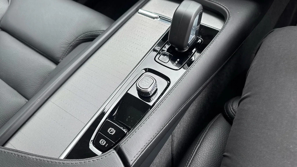 Volvo XC90 T8 Recharge Plus Dark Grey #25