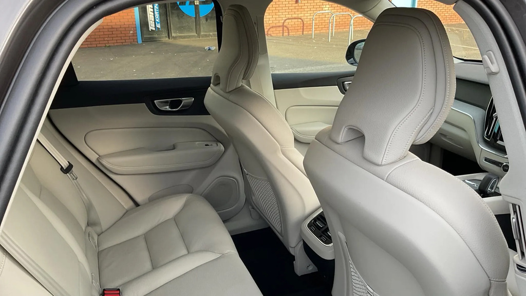 Volvo XC60 Plus Dark B5 250 Hp #6