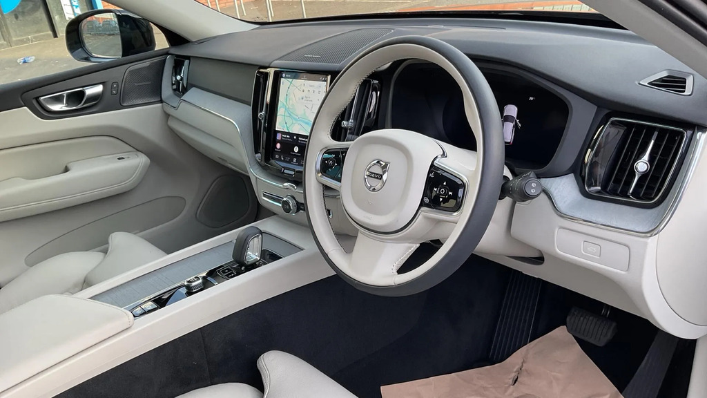 Volvo XC60 Plus Dark B5 250 Hp #4