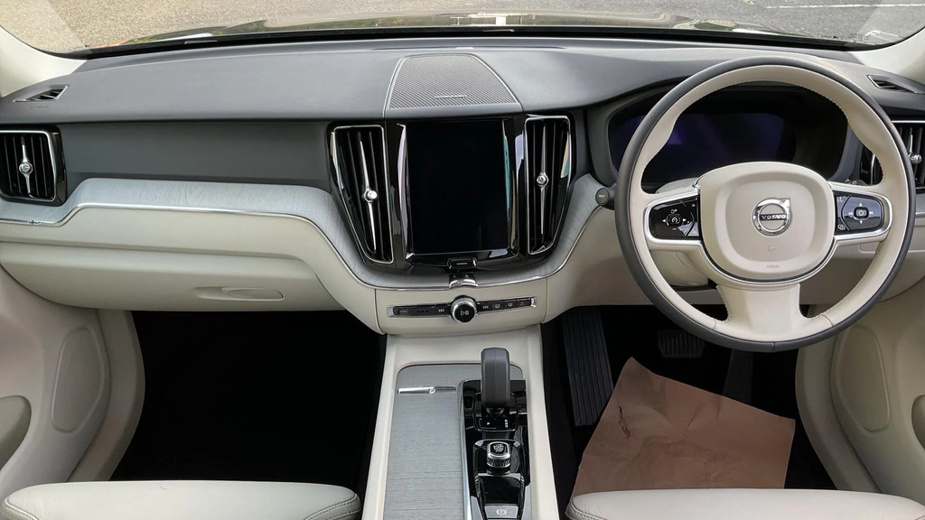 Volvo XC60 Plus Dark B5 250 Hp #5
