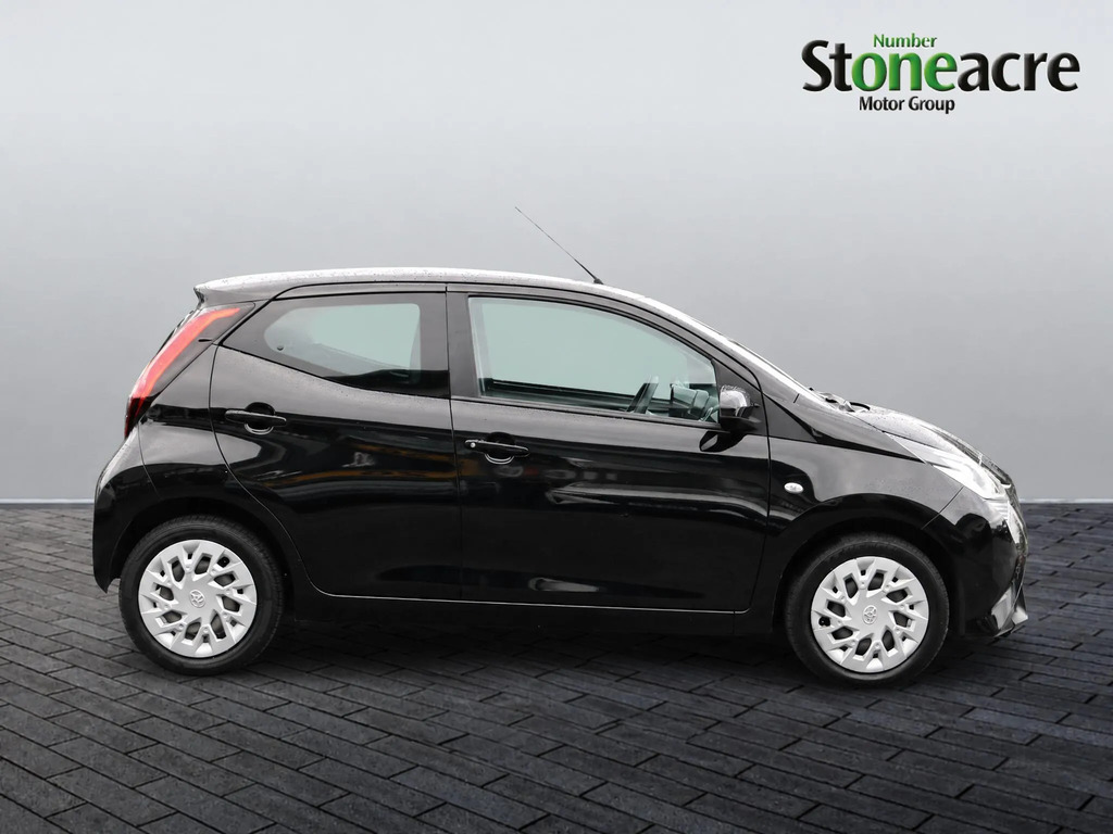 Toyota Aygo 1.0 Vvt-i X-play  #2