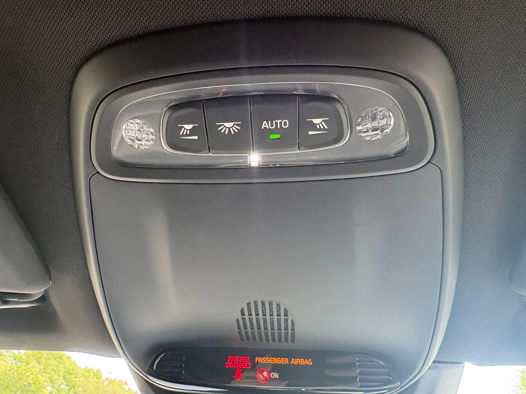 Volvo V40 2.0 T2 Momentum Nav Plus 121 Bhp Grey #30
