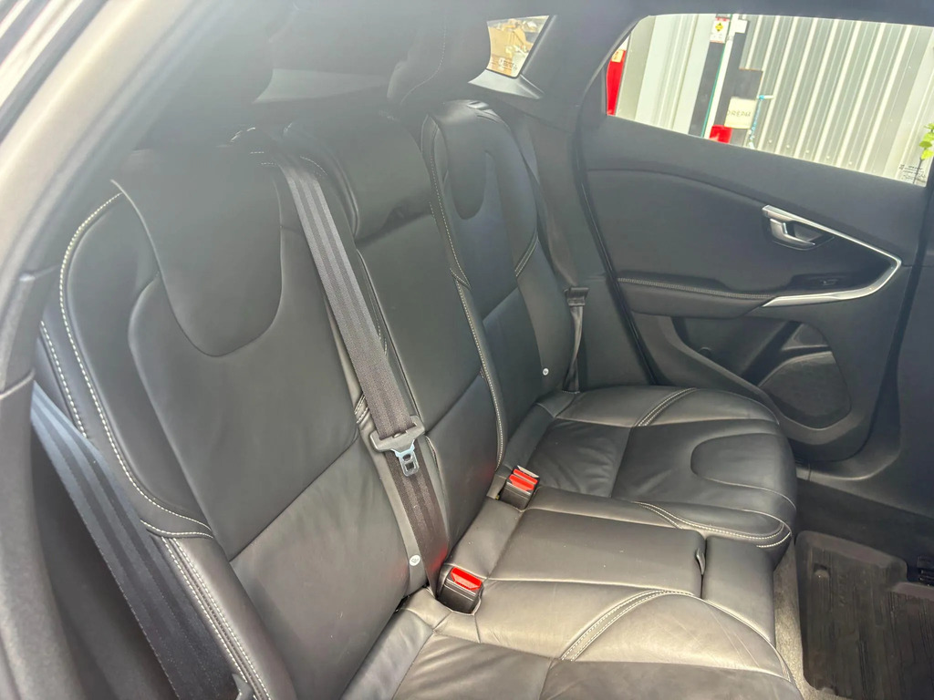 Volvo V40 2.0 T2 Momentum Nav Plus 121 Bhp Grey #31