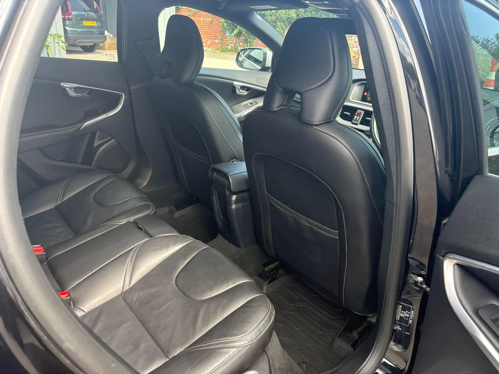 Volvo V40 2.0 T2 Momentum Nav Plus 121 Bhp Grey #32