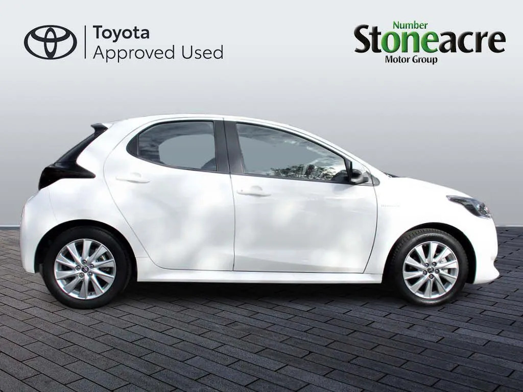 Toyota Yaris 1.5 Hybrid Icon Cvt #2