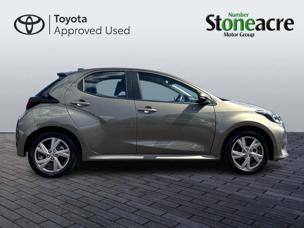 Toyota Yaris 1.5 Hybrid Icon Cvt #2