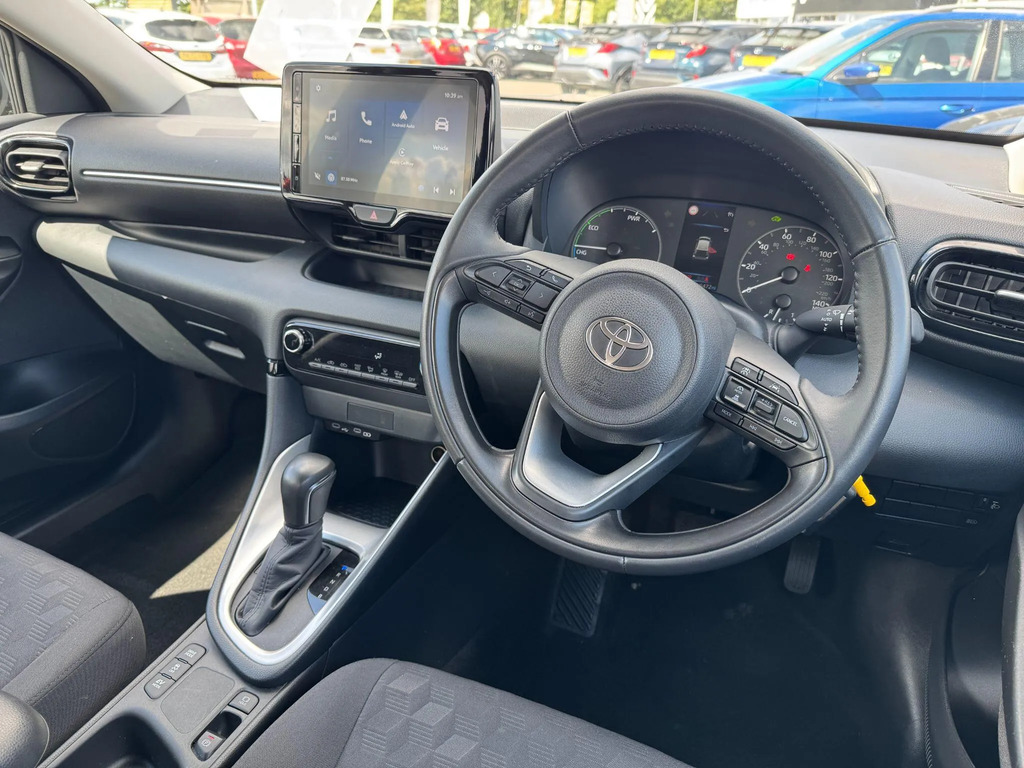Toyota Yaris Design White #16