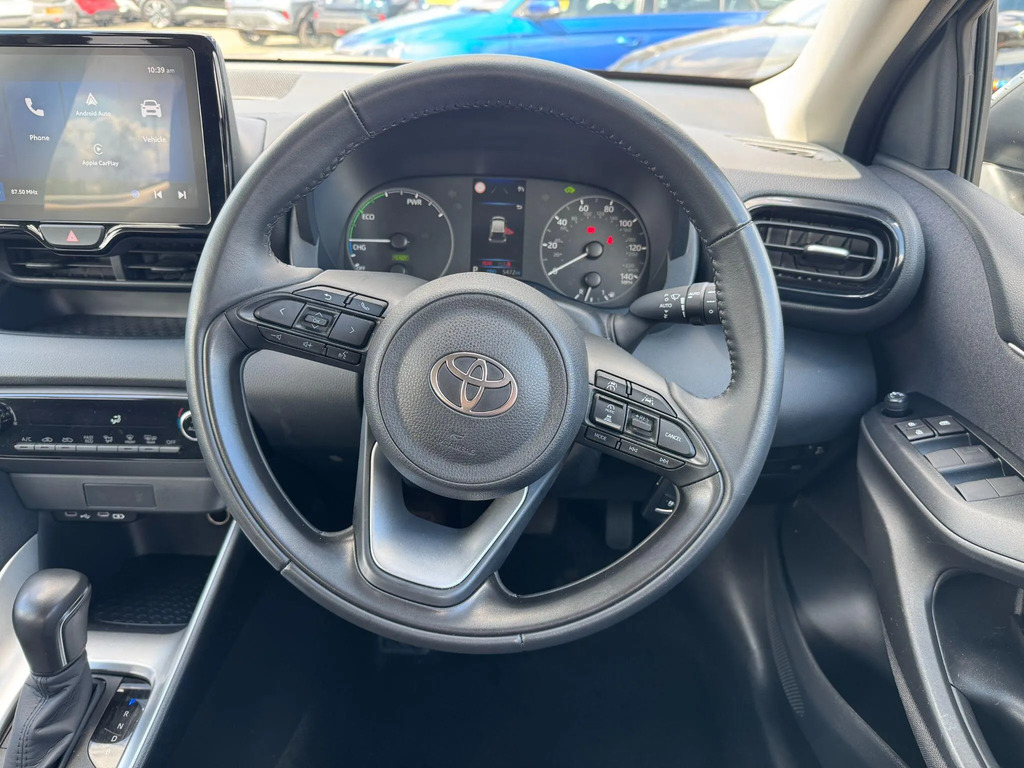 Toyota Yaris Design White #17