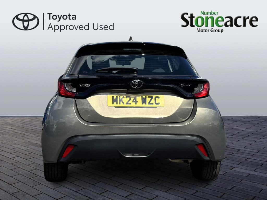 Toyota Yaris 1.5 Hybrid Icon Cvt #4