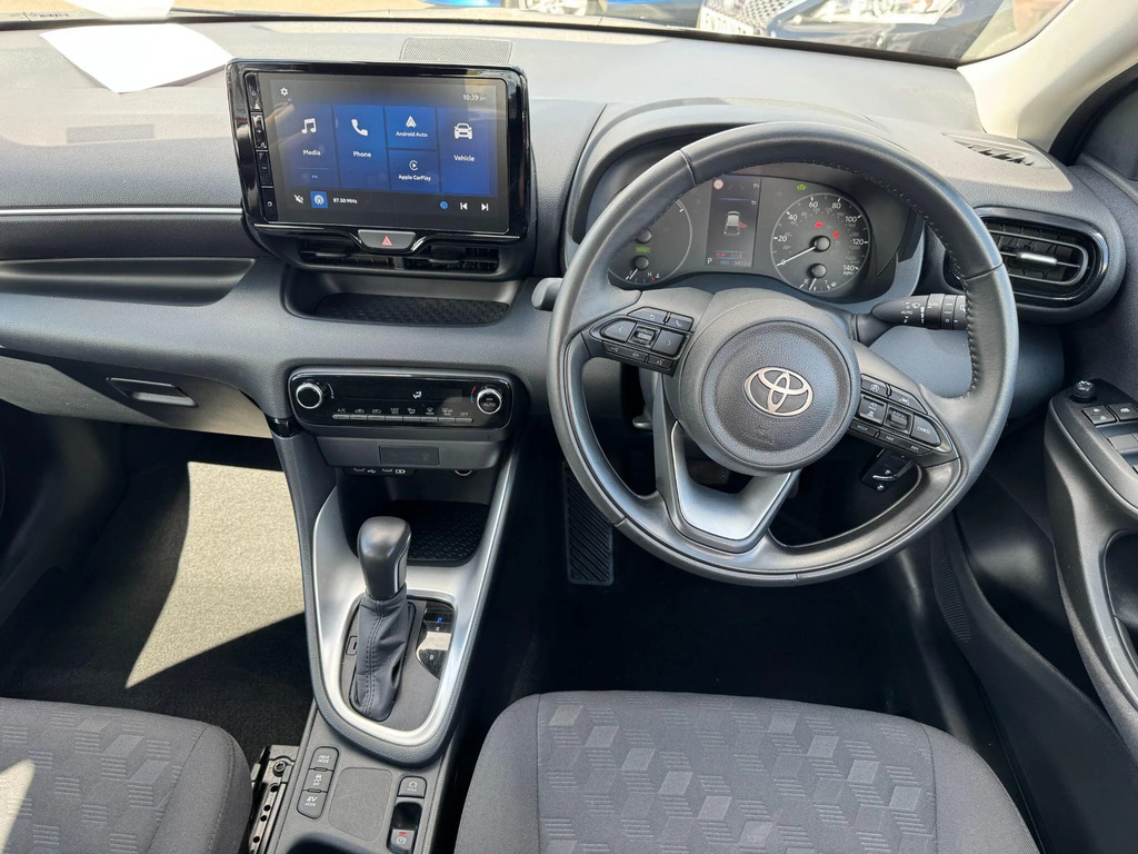 Toyota Yaris Design White #15