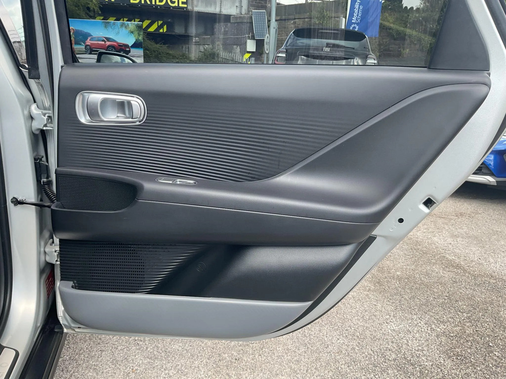 Hyundai Ioniq 6 Ultimate White #9