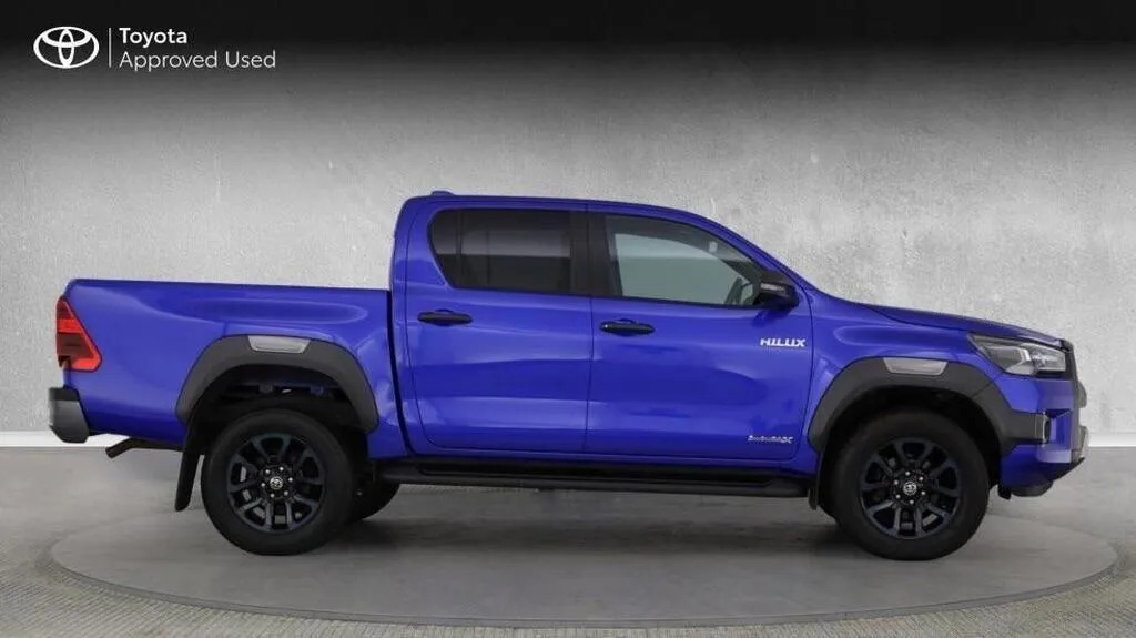 Toyota HILUX Invincible X Dcab Pick Up 2.8 D-4d  #2