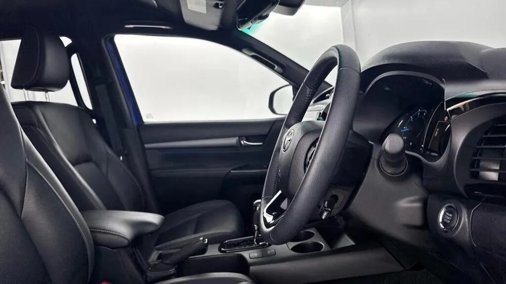 Toyota HILUX Active 2.4 Grey #8