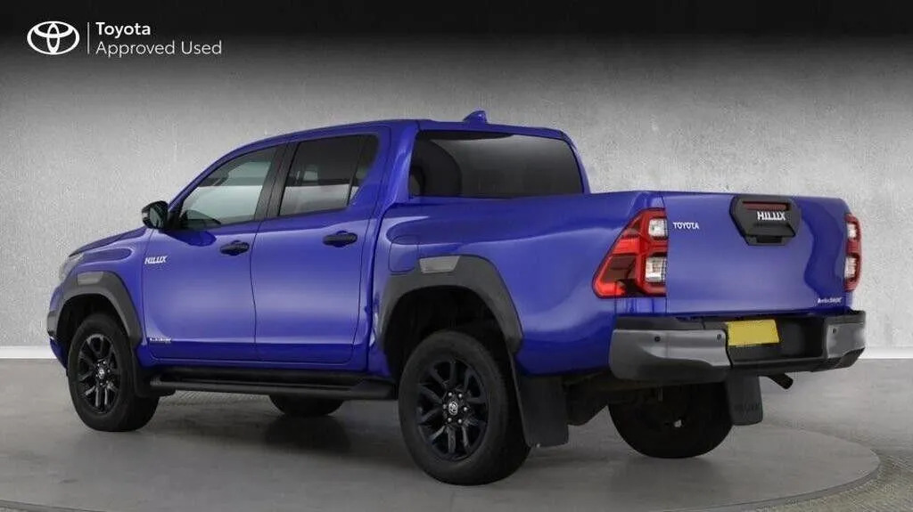 Toyota HILUX Invincible X Dcab Pick Up 2.8 D-4d  #3