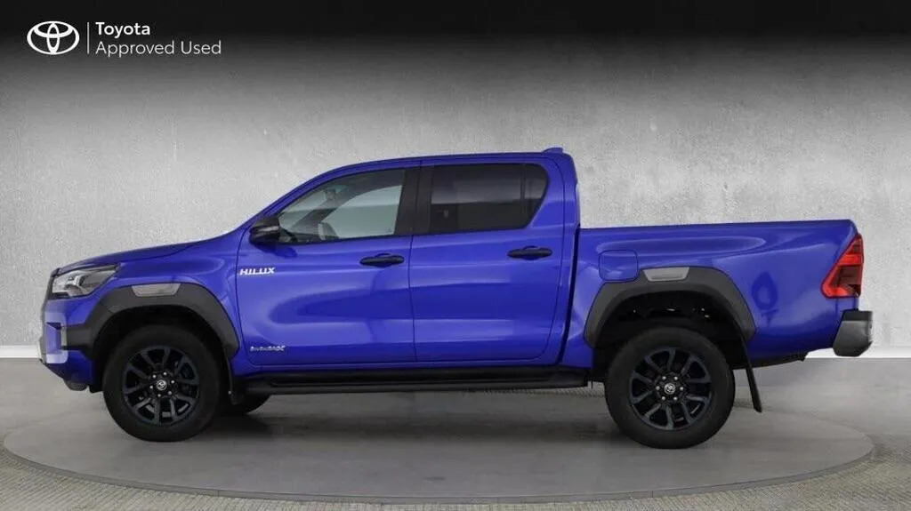 Toyota HILUX Invincible X Dcab Pick Up 2.8 D-4d  #4