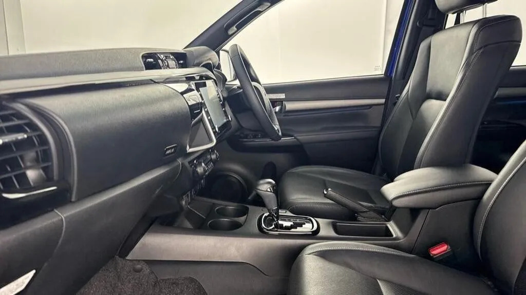 Toyota HILUX Active 2.4 Grey #11