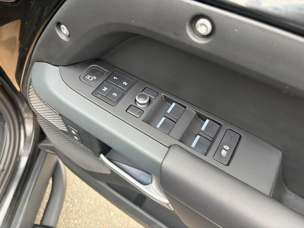 Land Rover Defender 110 D240 Se Blue #19