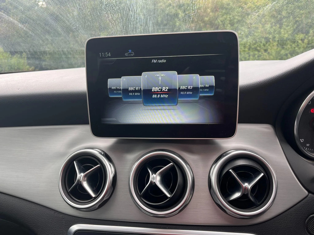 Mercedes-Benz GLA Class Gla 180 Amg Line Edition #21