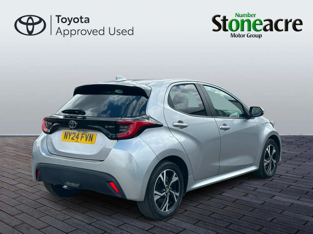 Toyota Yaris 1.5 Hybrid Design Cvt #2
