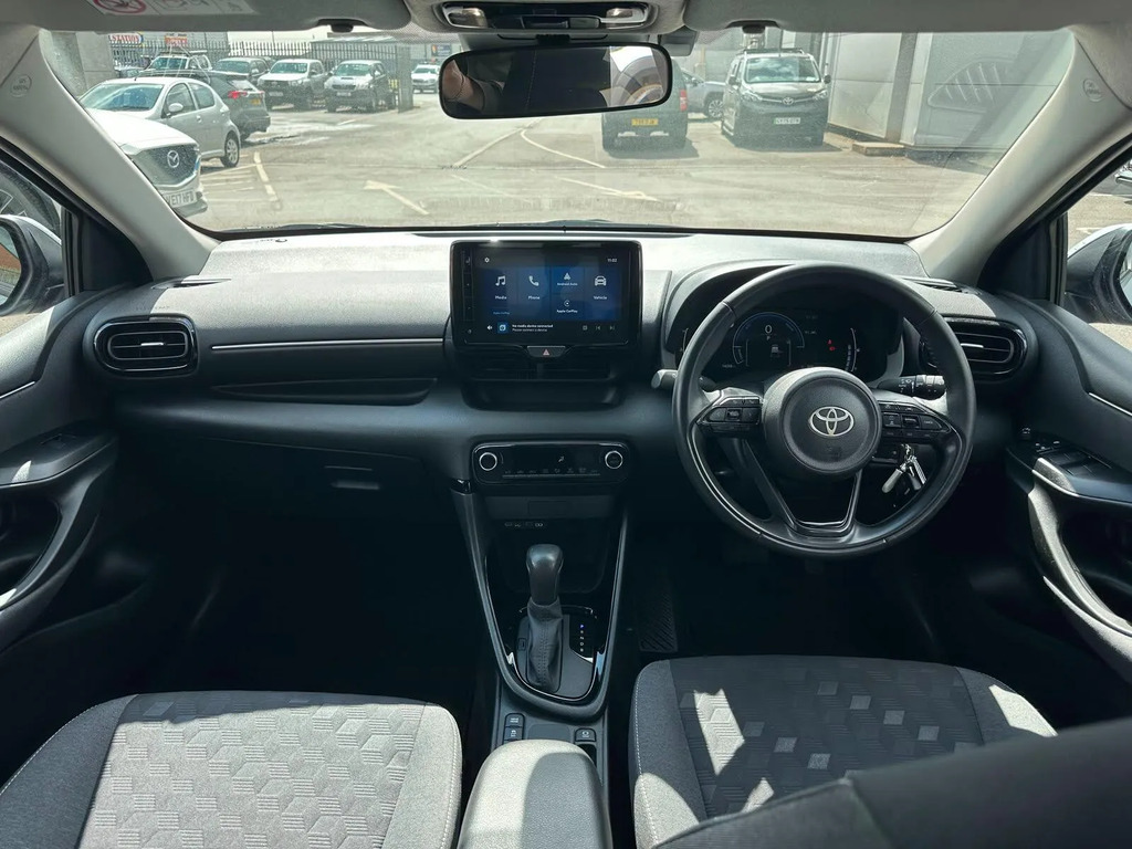Toyota Yaris 1.5 Hybrid Design Cvt #5