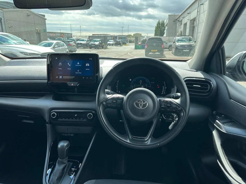 Toyota Yaris 1.5 Hybrid Design Cvt #6