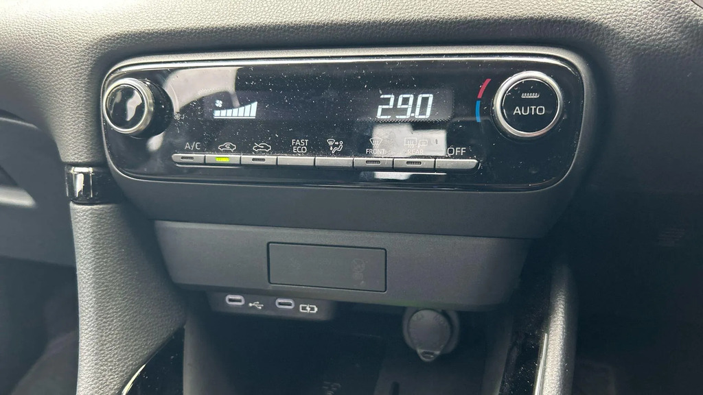 Toyota Yaris Icon Green #29