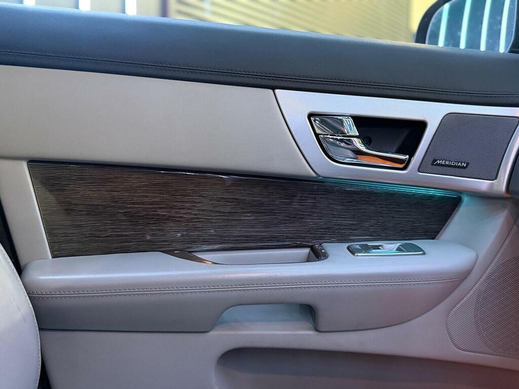 Jaguar XF Saloon 2.2 Green #54