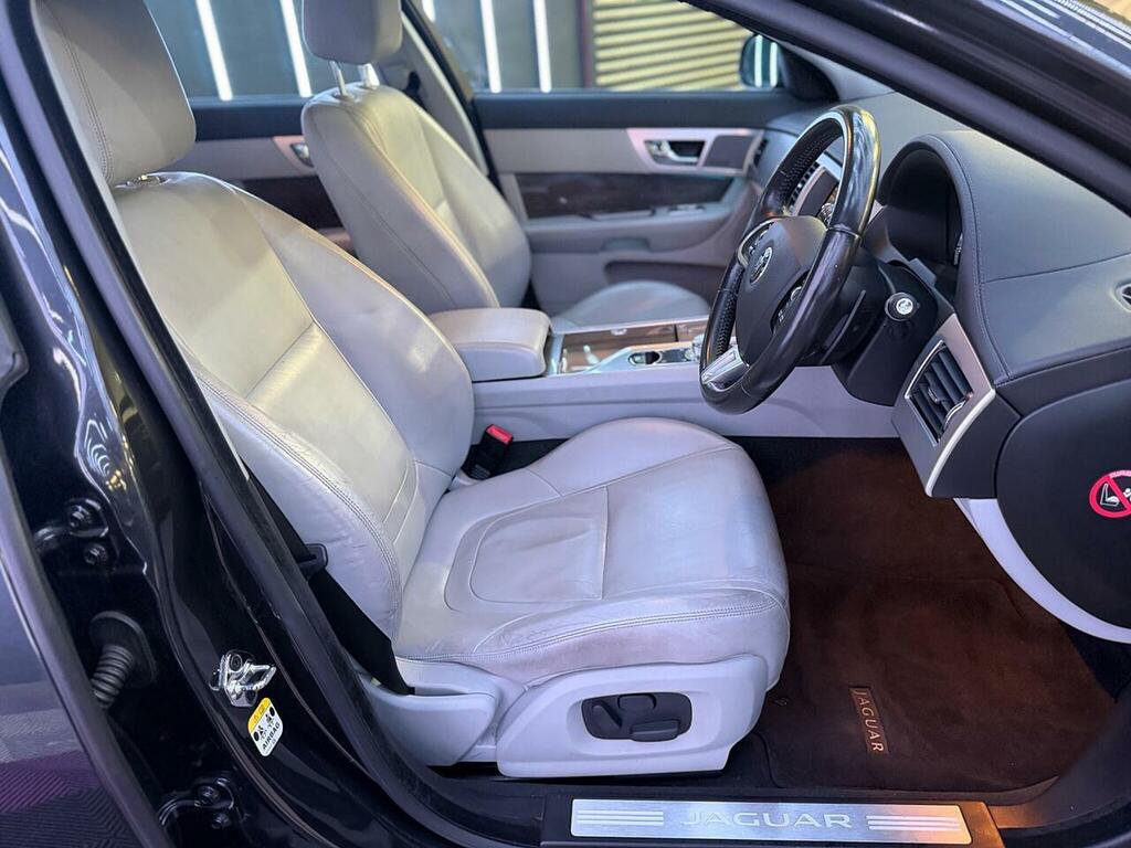 Jaguar XF Saloon 2.2 Green #25