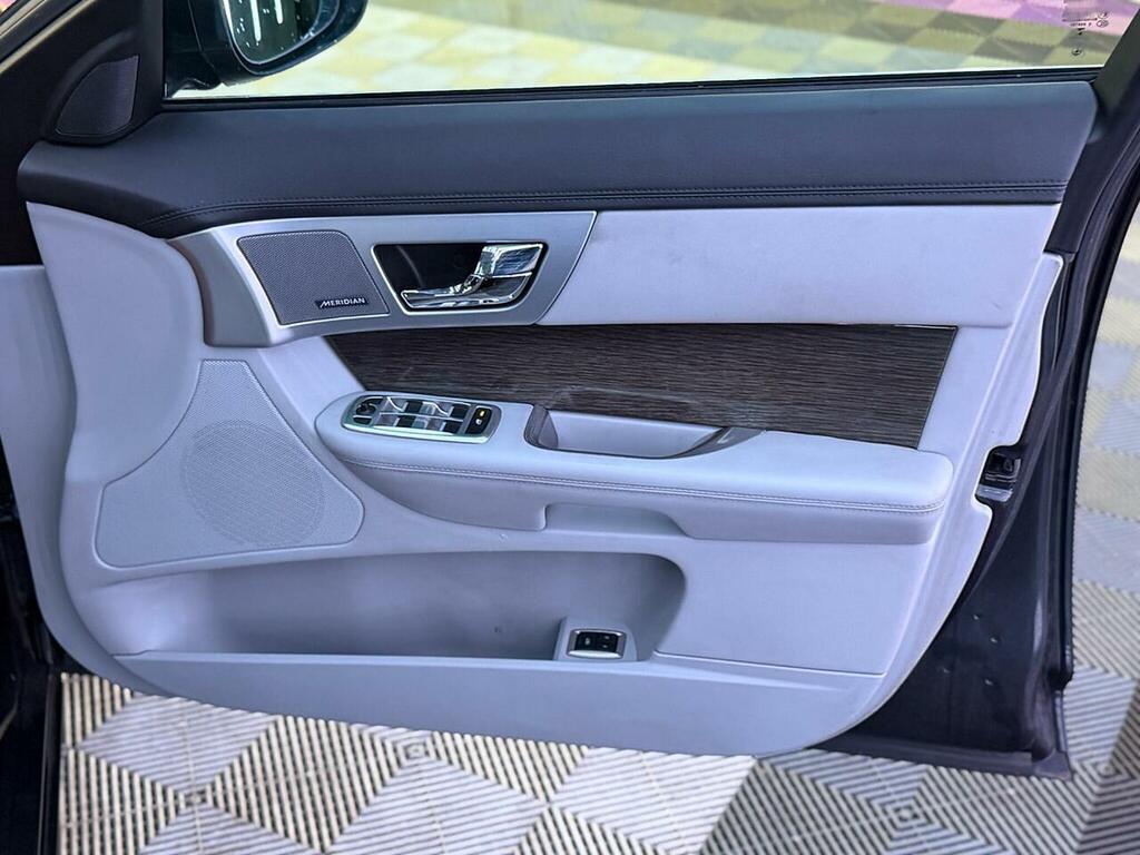 Jaguar XF Saloon 2.2 Green #22