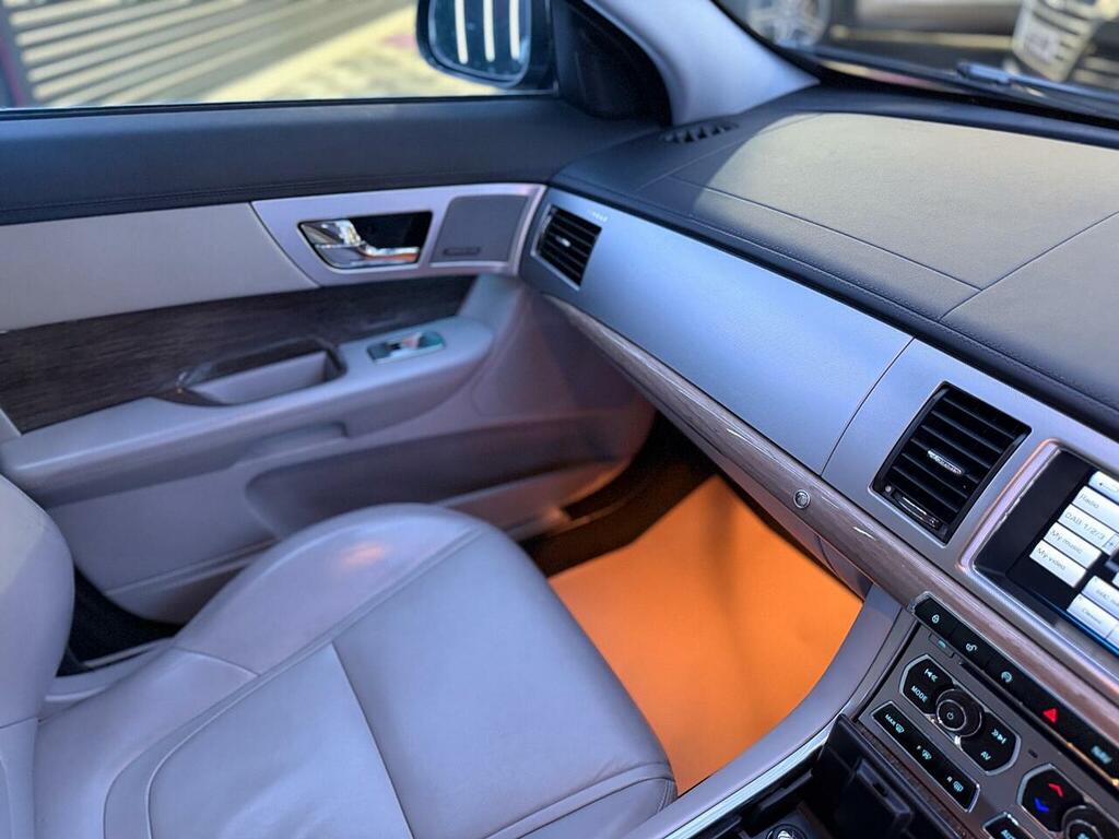 Jaguar XF Saloon 2.2 Green #49