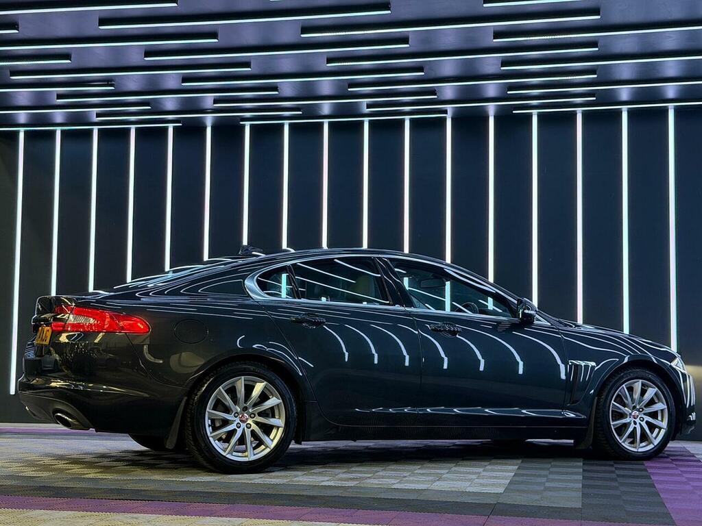 Jaguar XF Saloon 2.2 Green #10