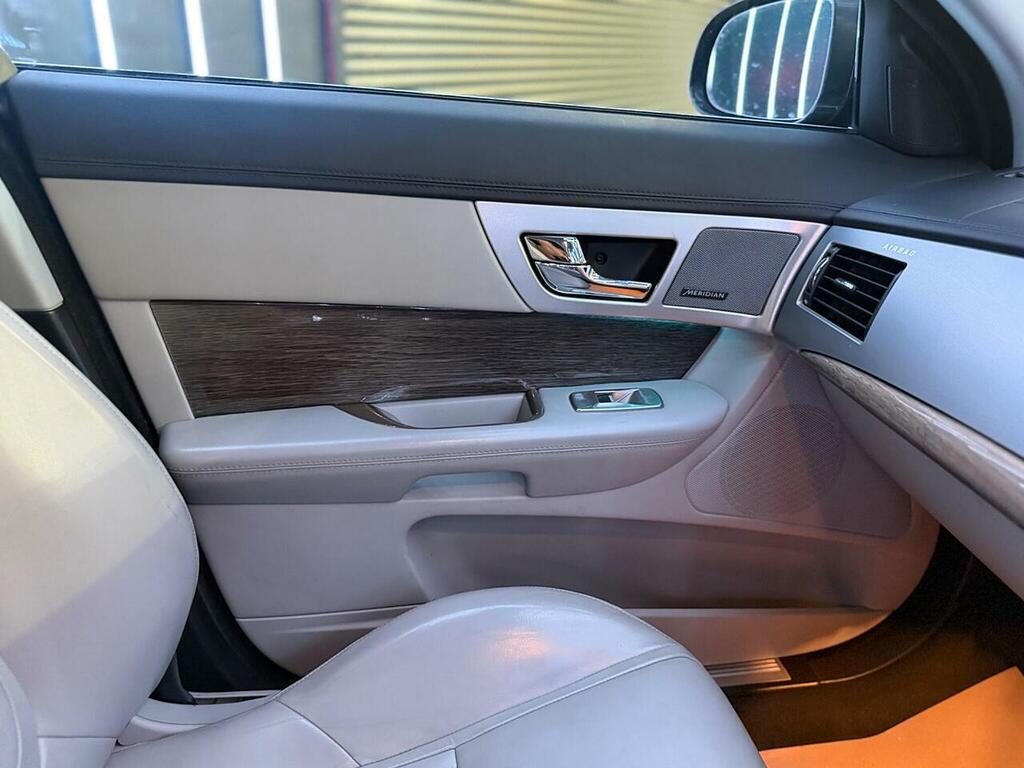 Jaguar XF Saloon 2.2 Green #52