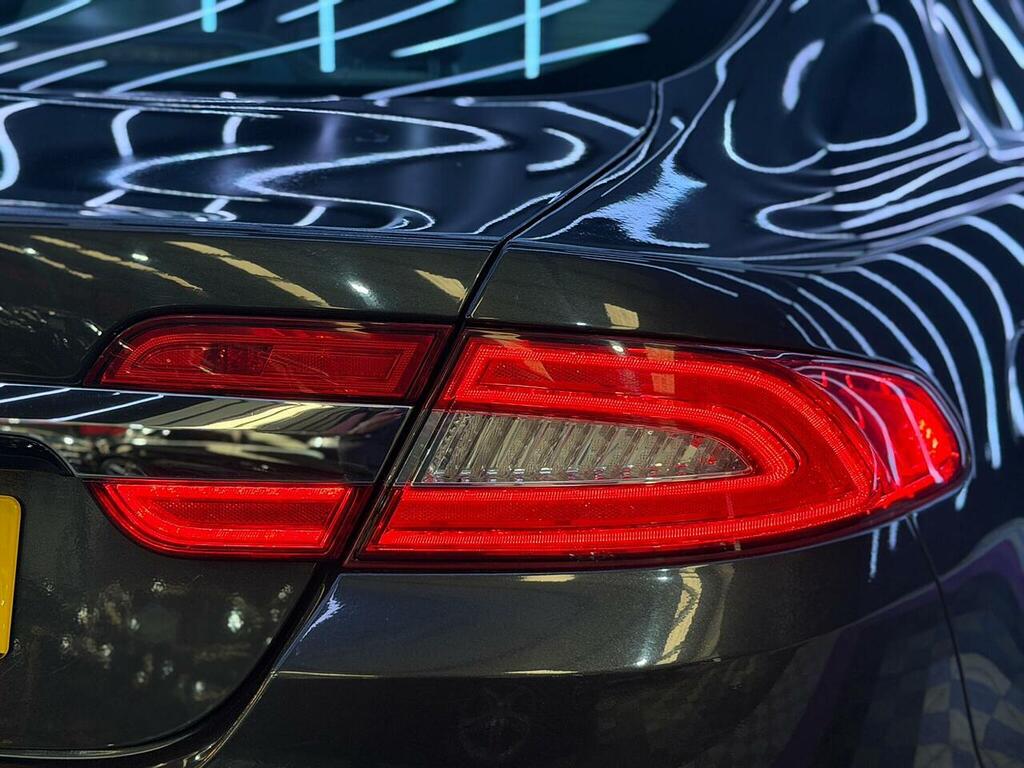 Jaguar XF Saloon 2.2 Green #12
