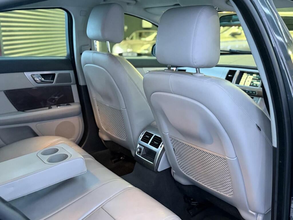 Jaguar XF Saloon 2.2 Green #33