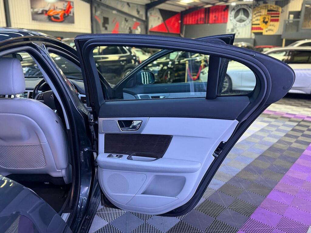 Jaguar XF Saloon 2.2 Green #28